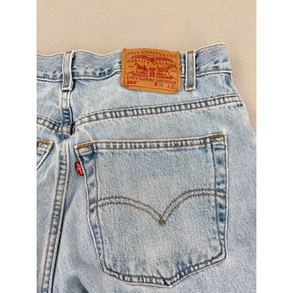 Vintage Y2K Levis 560 Loose Fit Tapered Leg Jeans Mens 36x32 (34x32) Light Wash
